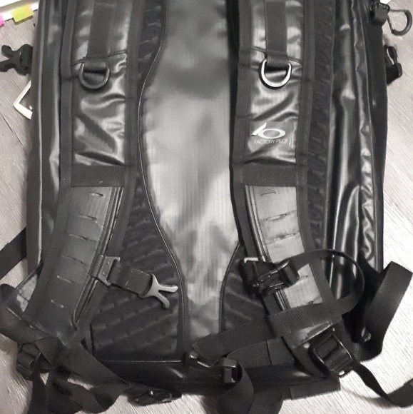 Oakley Factory Pilot Motion 26l 2.0 Backpack - Picture 3 of 4
